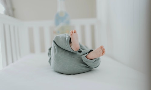 baby sleeping in a crib to avoid SIDS